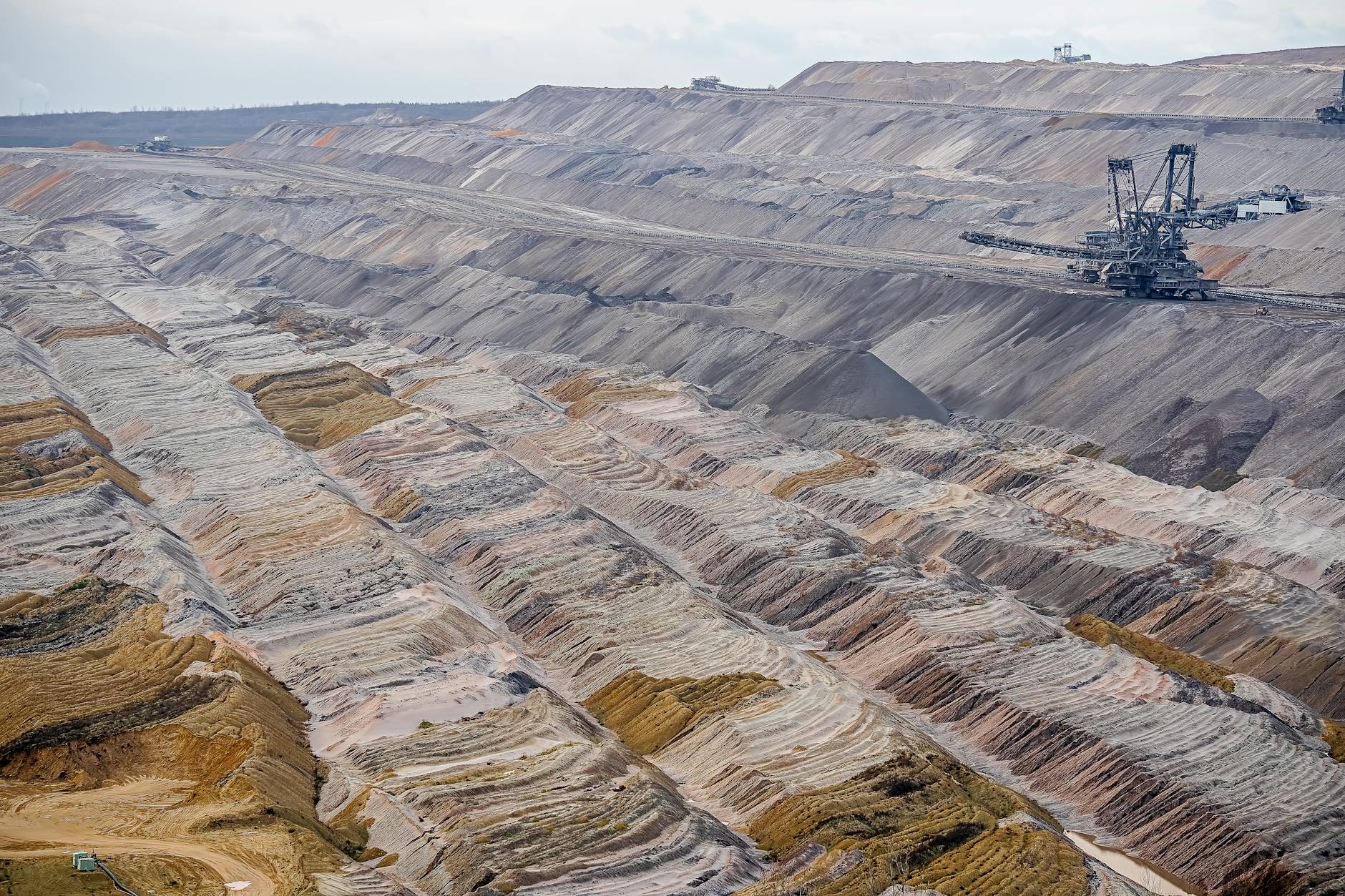 Zbliżający się termin składania deklaracji PIT, z informacją o urzędzie w Stalowej Woli i dostępnych ulgach.